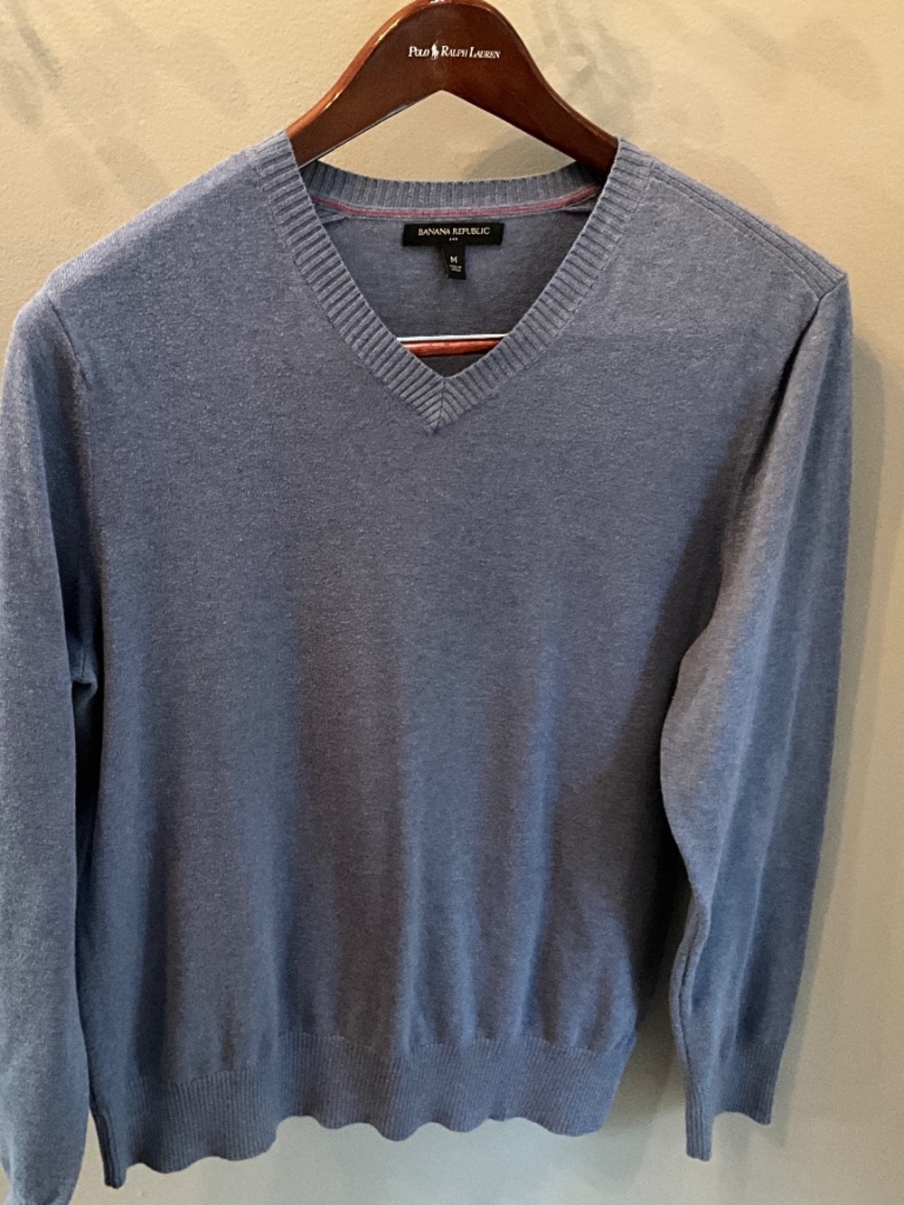 Banana Republic blue fine cotton V neck sweater, M